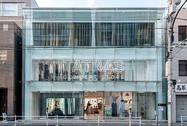 写真：TATRAS CONCEPT STORE 青山店